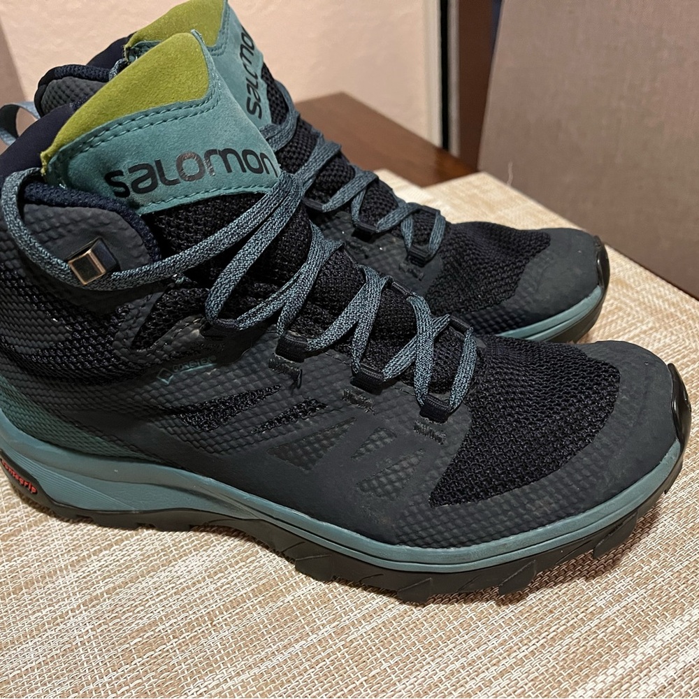 Salomon gortex mid top trail running / hiking women’s 8